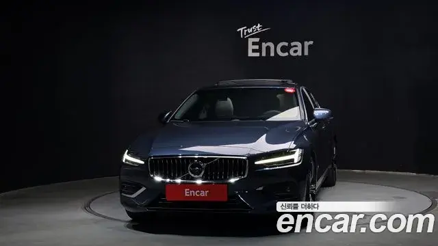 Volvo S60 2021 — ფოტო 27/31