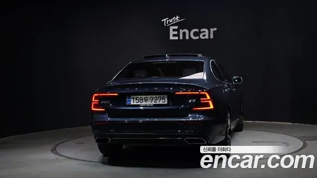 Volvo S60 2021 — ფოტო 15/31