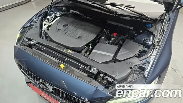 Volvo S60 2021 — ფოტო 26/31