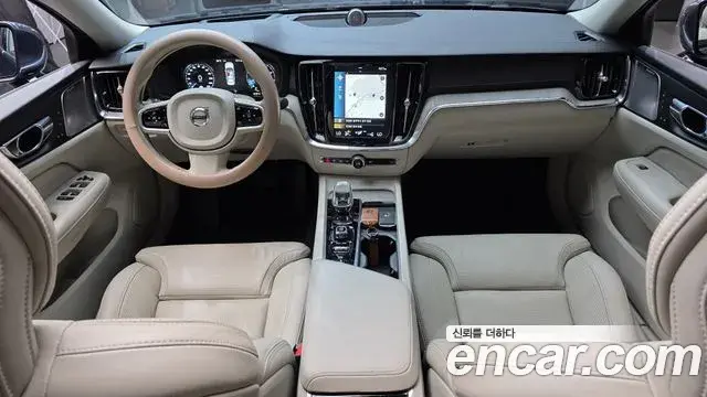 Volvo S60 2021 — ფოტო 8/31