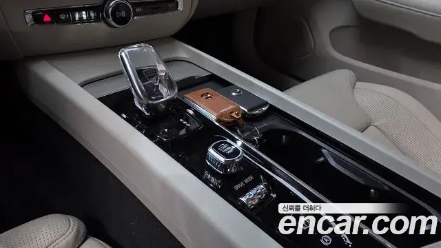 Volvo S60 2021 — ფოტო 17/31