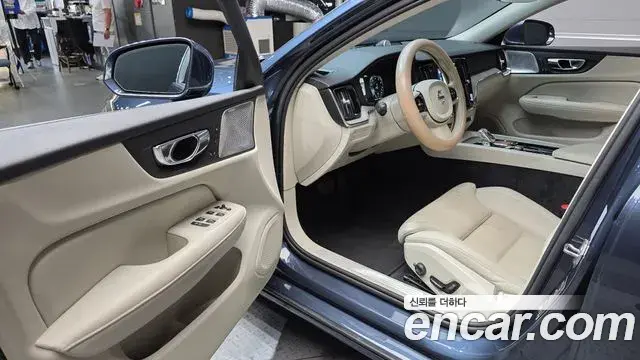 Volvo S60 2021 — ფოტო 1/31
