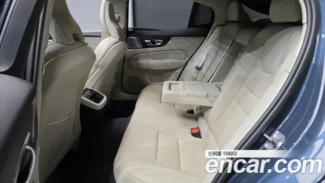 Volvo S60 2021 — ფოტო 4/31