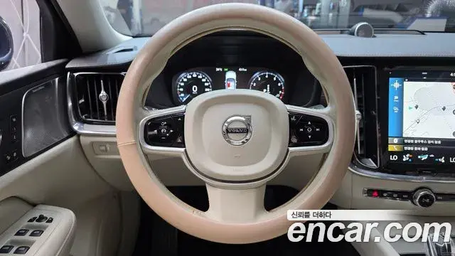 Volvo S60 2021 — ფოტო 16/31