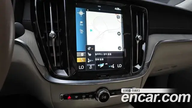 Volvo S60 2021 — ფოტო 19/31