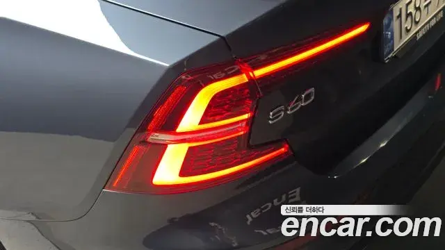 Volvo S60 2021 — ფოტო 9/31