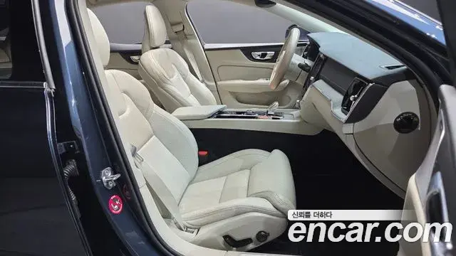 Volvo S60 2021 — ფოტო 6/31