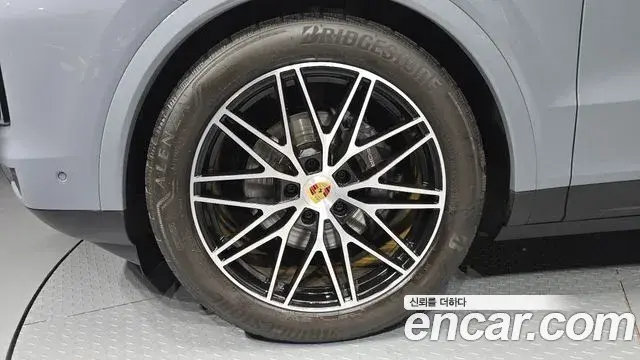 Porsche Cayenne 2024 — ფოტო 1/38