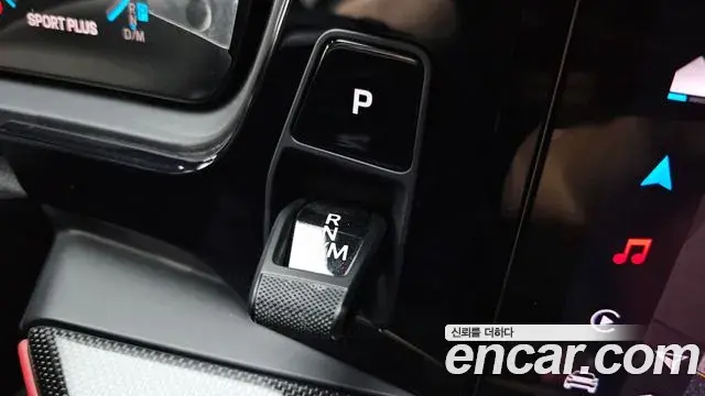 Porsche Cayenne 2024 — ფოტო 27/38