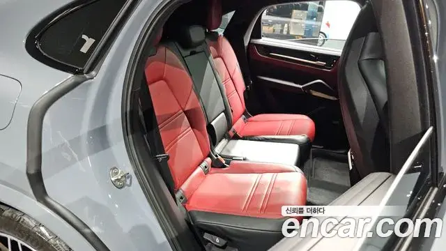 Porsche Cayenne 2024 — ფოტო 25/38