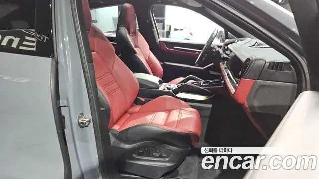 Porsche Cayenne 2024 — ფოტო 7/38