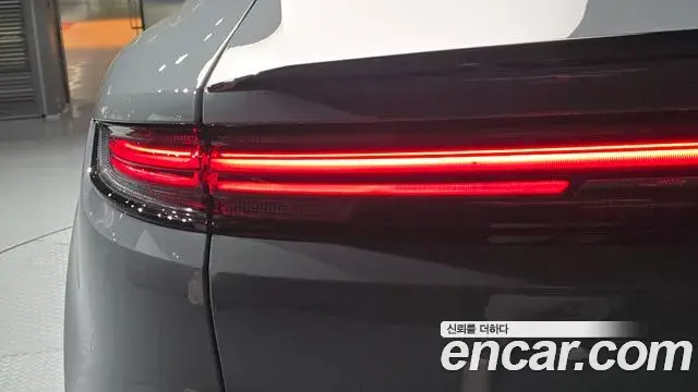 Porsche Cayenne 2024 — ფოტო 33/38
