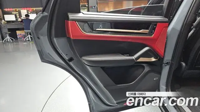 Porsche Cayenne 2024 — ფოტო 38/38