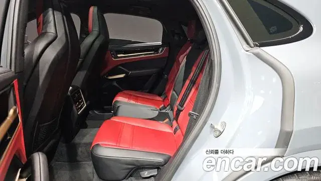 Porsche Cayenne 2024 — ფოტო 15/38