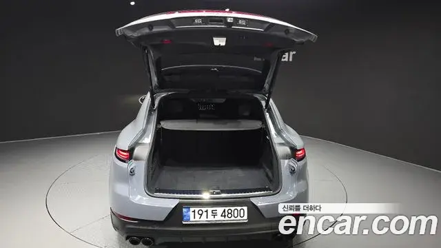 Porsche Cayenne 2024 — ფოტო 16/38