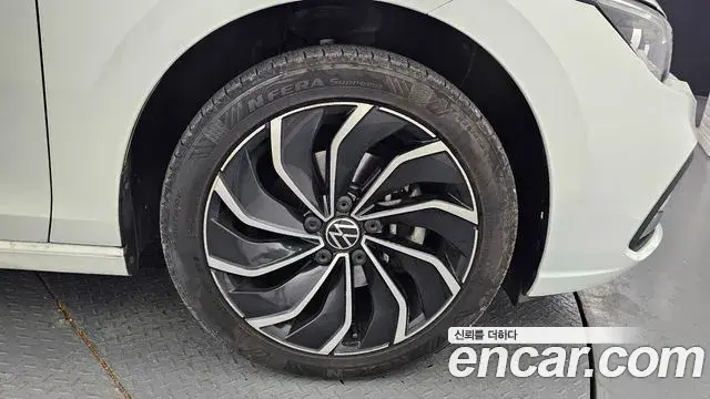 Volkswagen Golf 2023 — ფოტო 14/30