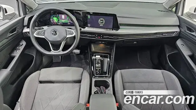 Volkswagen Golf 2023 — ფოტო 28/30
