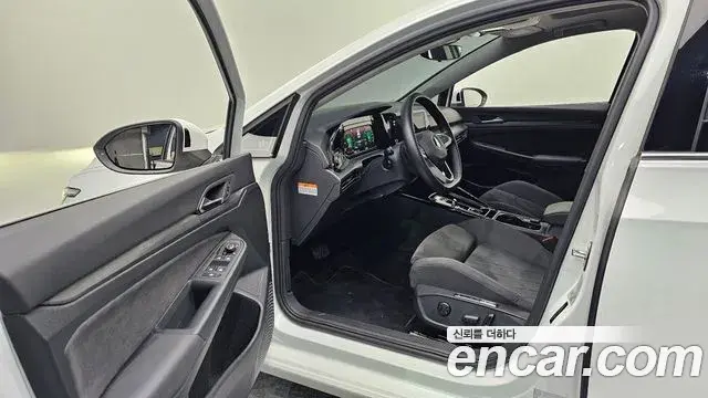 Volkswagen Golf 2023 — ფოტო 2/30
