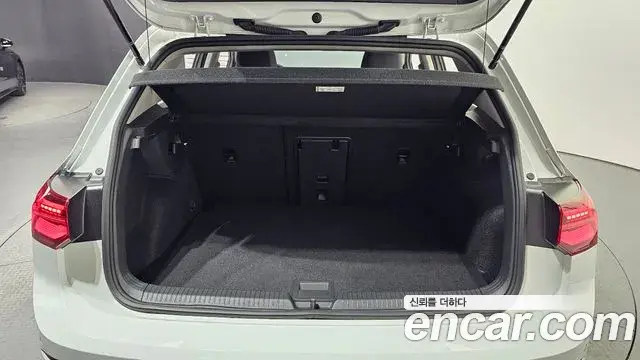 Volkswagen Golf 2023 — ფოტო 16/30