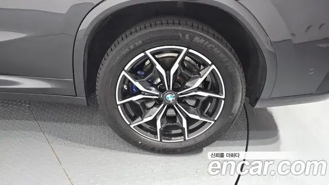 BMW X4 2023 — ფოტო 28/31