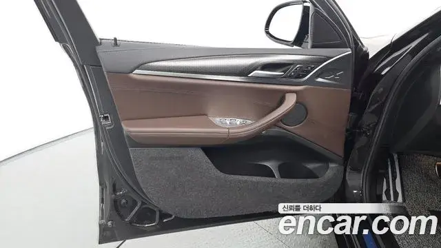 BMW X4 2023 — ფოტო 15/31