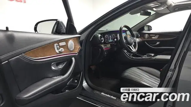 Mercedes-Benz E-Class 2020 — Фото 10/20