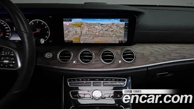 Mercedes-Benz E-Class 2020 — Фото 13/20