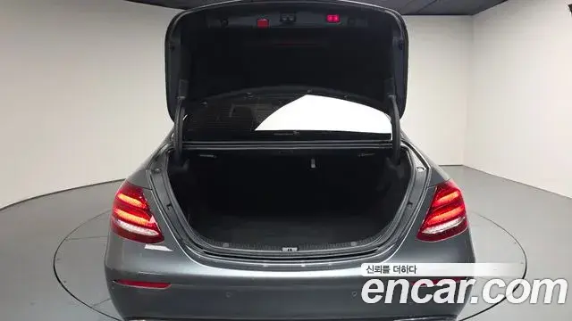Mercedes-Benz E-Class 2020 — Фото 20/20