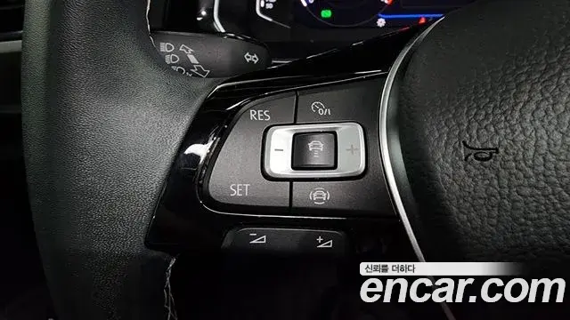 Volkswagen Jetta 2021 — ფოტო 15/32