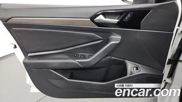 Volkswagen Jetta 2021 — ფოტო 25/32