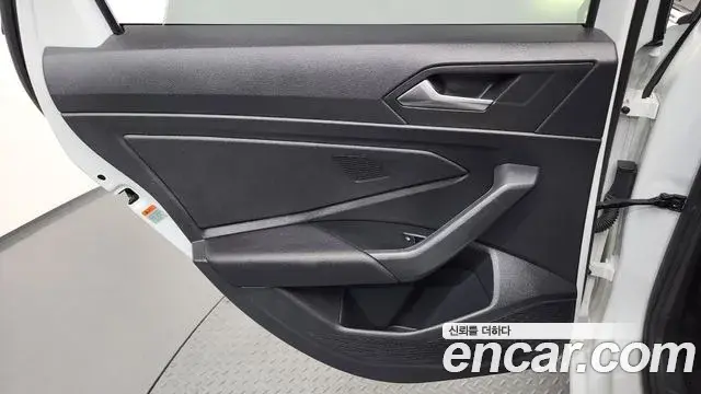 Volkswagen Jetta 2021 — ფოტო 26/32
