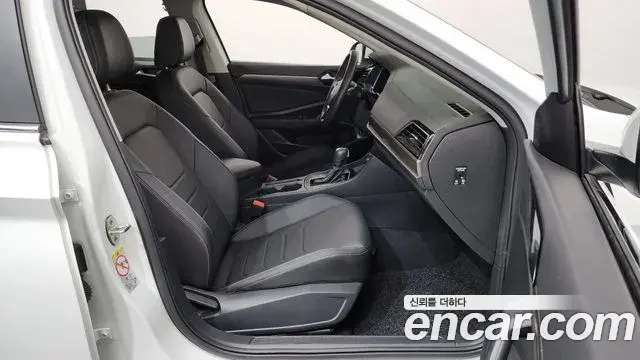 Volkswagen Jetta 2021 — ფოტო 27/32