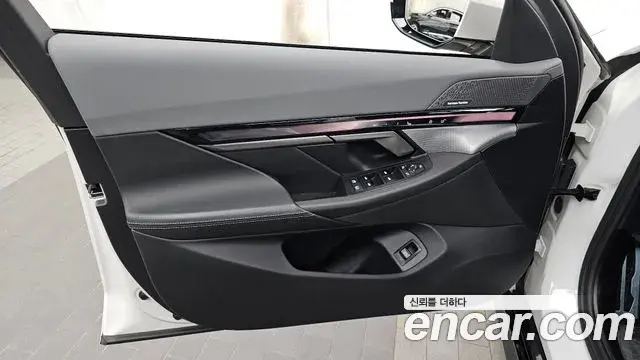 BMW 5 Series 2024 — Photo 28/36