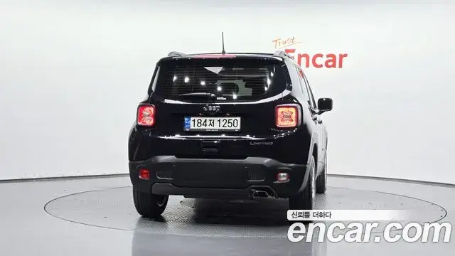Jeep Renegade 2021 — Photo 6/20
