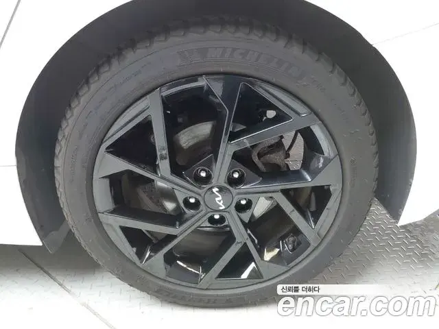 Kia K5 2023 — Şəkil 4/35