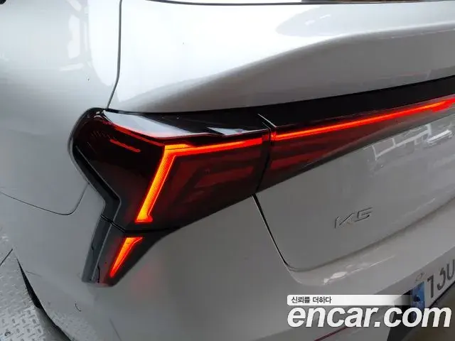 Kia K5 2023 — Şəkil 8/35