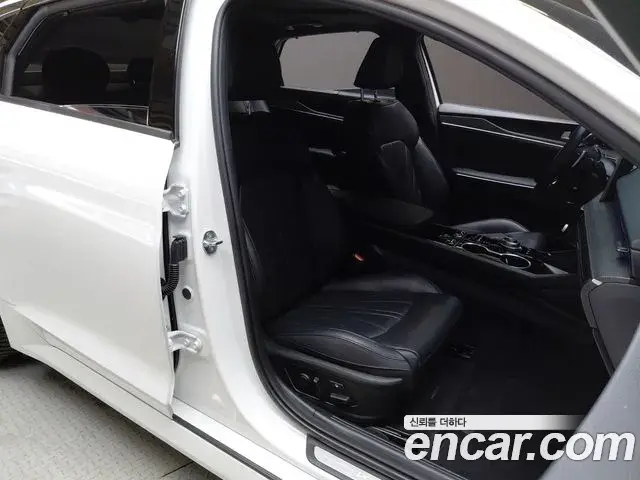 Kia K5 2023 — Şəkil 22/35