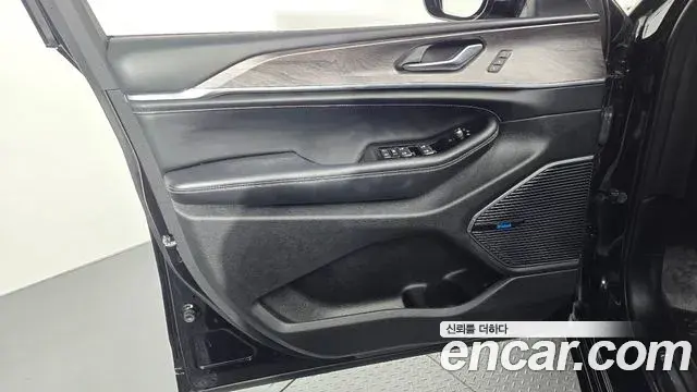 Jeep Grand Cherokee 2022 — Photo 35/39
