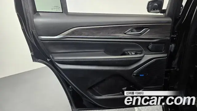 Jeep Grand Cherokee 2022 — Photo 26/39