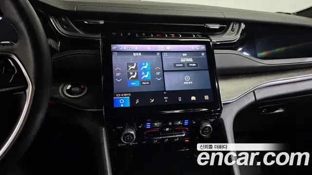 Jeep Grand Cherokee 2022 — Photo 27/39