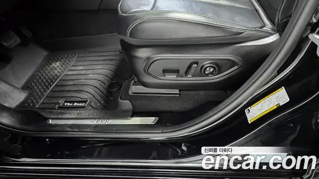 Jeep Grand Cherokee 2022 — Photo 3/39