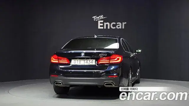 BMW 5 Series 2018 — Фото 3/20