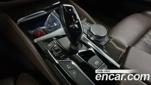 BMW 5 Series 2018 — Фото 8/20
