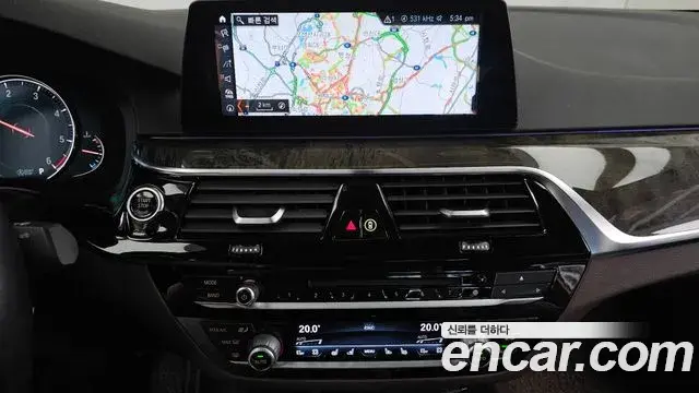BMW 5 Series 2018 — Фото 14/20