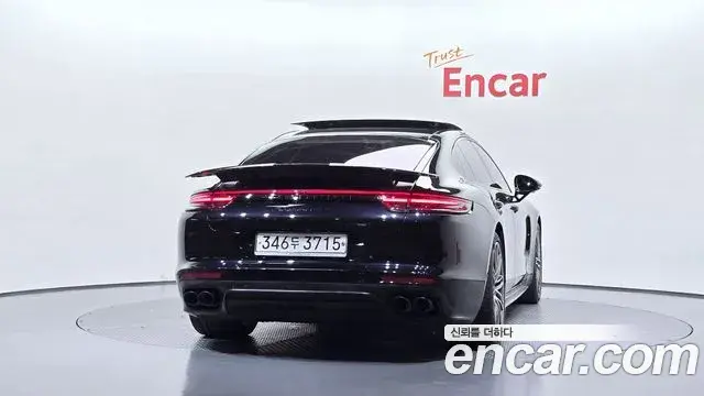 Porsche Panamera 2019 — Photo 30/31