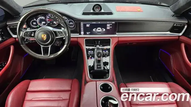 Porsche Panamera 2019 — Photo 12/31