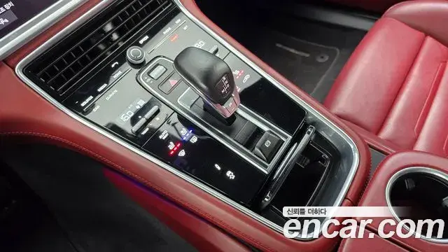 Porsche Panamera 2019 — Photo 26/31