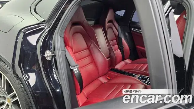 Porsche Panamera 2019 — Photo 8/31