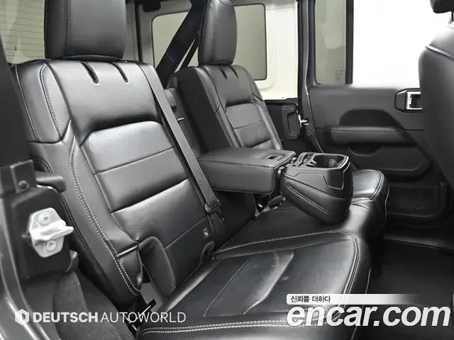Jeep Wrangler 2021 — Фото 12/20