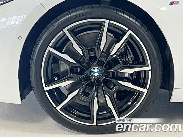 BMW 8 Series 2025 — Photo 20/20